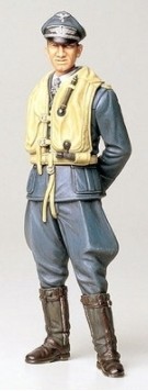 Tamiya WWII German Luftwaffe Pilot Figurine 1/16